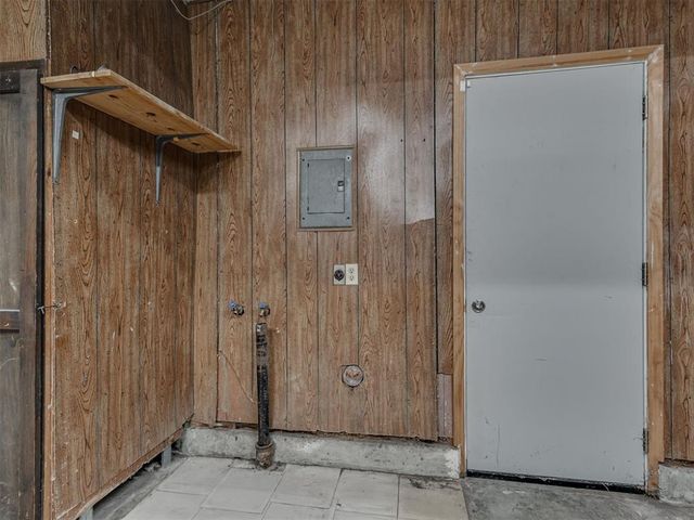 1040 SW 2nd Street, Moore, OK 73160