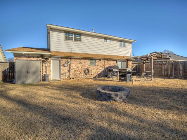 1040 SW 2nd Street, Moore, OK 73160