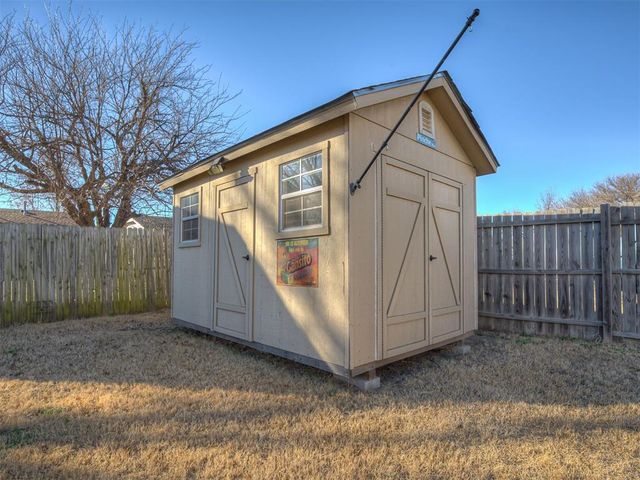 1040 SW 2nd Street, Moore, OK 73160