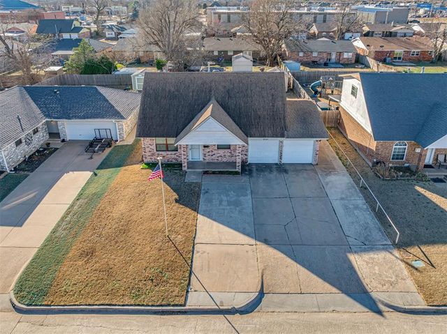 1040 SW 2nd Street, Moore, OK 73160
