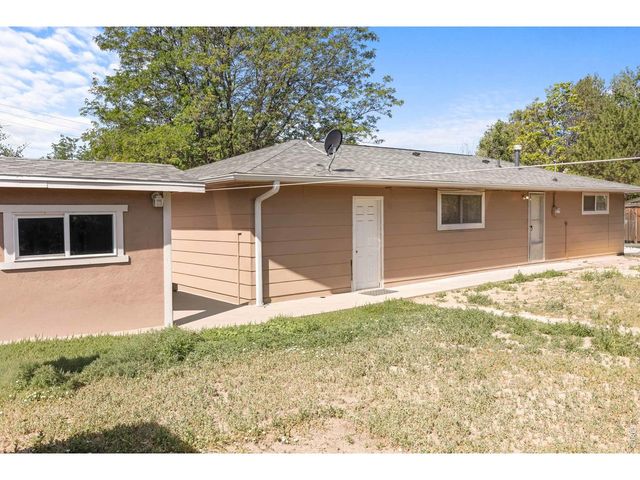 12 Sherman Ct, Longmont, CO 80501