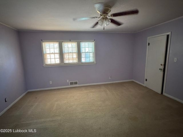 1404 W 7th Street, Plainview, TX 79072