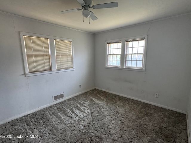 1404 W 7th Street, Plainview, TX 79072