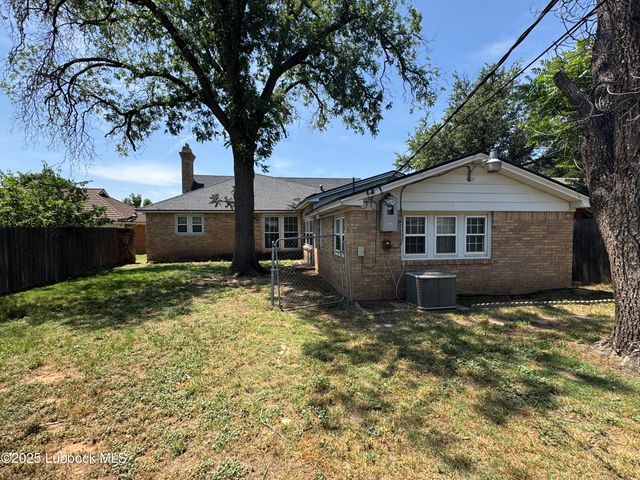 1404 W 7th Street, Plainview, TX 79072