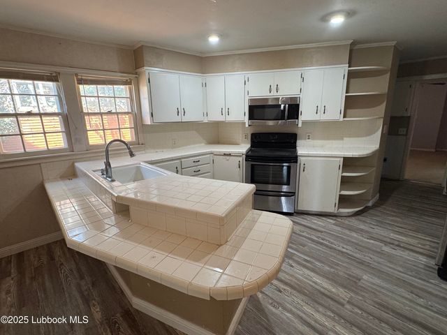 1404 W 7th Street, Plainview, TX 79072