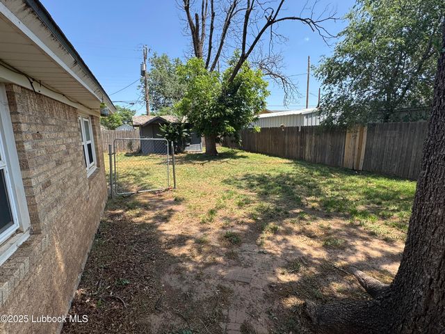 1404 W 7th Street, Plainview, TX 79072