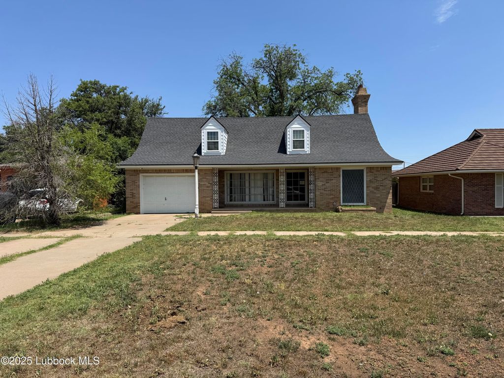 1404 W 7th Street, Plainview, TX 79072