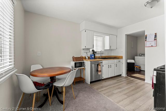 27423 Groveland Street, Madison Heights, MI 48071