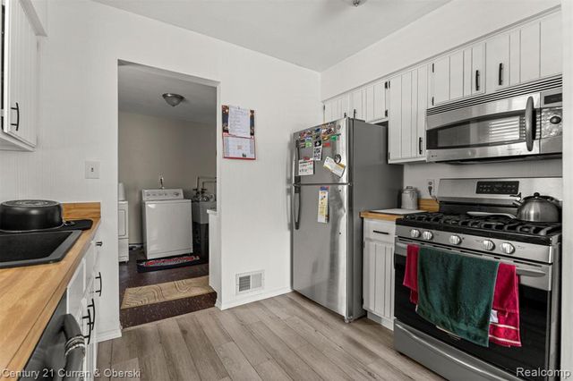 27423 Groveland Street, Madison Heights, MI 48071