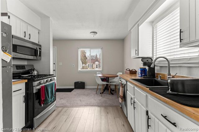 27423 Groveland Street, Madison Heights, MI 48071