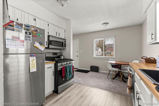 27423 Groveland Street, Madison Heights, MI 48071