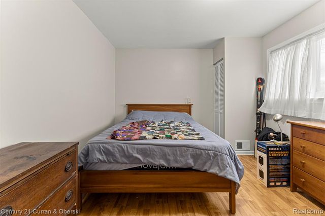 27423 Groveland Street, Madison Heights, MI 48071