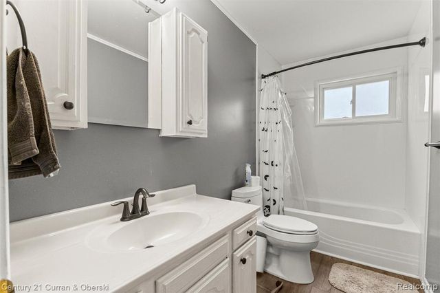 27423 Groveland Street, Madison Heights, MI 48071