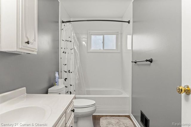 27423 Groveland Street, Madison Heights, MI 48071