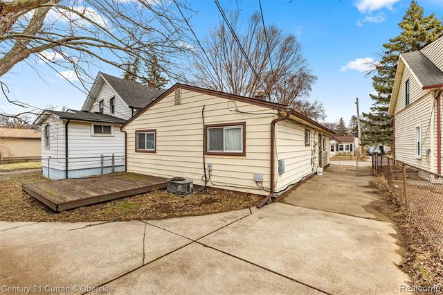 27423 Groveland Street, Madison Heights, MI 48071