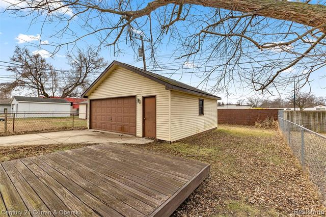 27423 Groveland Street, Madison Heights, MI 48071
