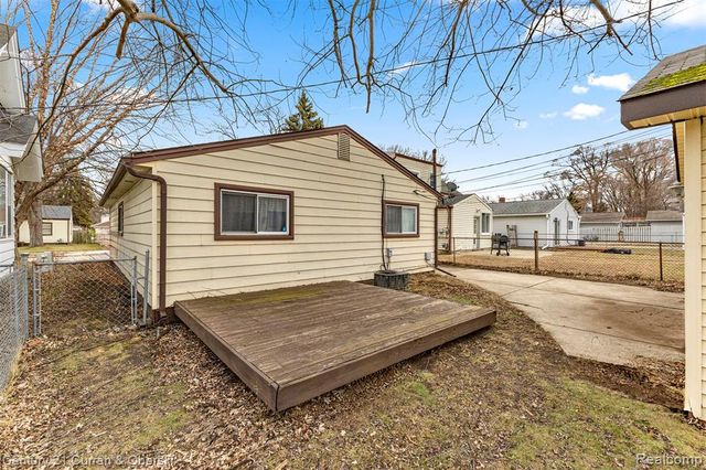 27423 Groveland Street, Madison Heights, MI 48071