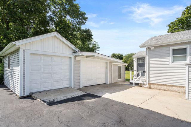 52 Calef Ave, Swansea, MA 02777