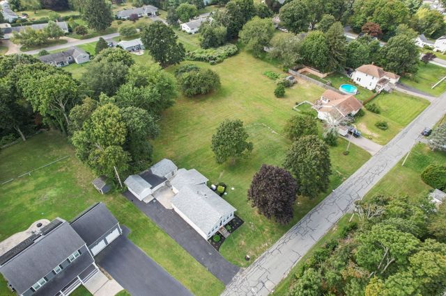52 Calef Ave, Swansea, MA 02777