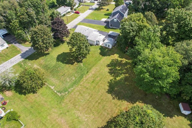 52 Calef Ave, Swansea, MA 02777