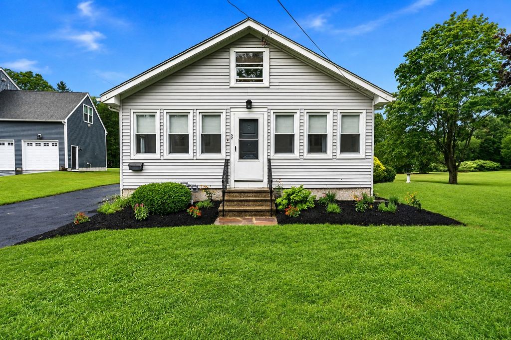 52 Calef Ave, Swansea, MA 02777
