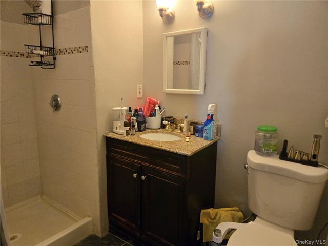 13 Granada Crescent 7, White Plains, NY 10603