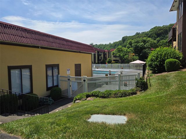 13 Granada Crescent 7, White Plains, NY 10603