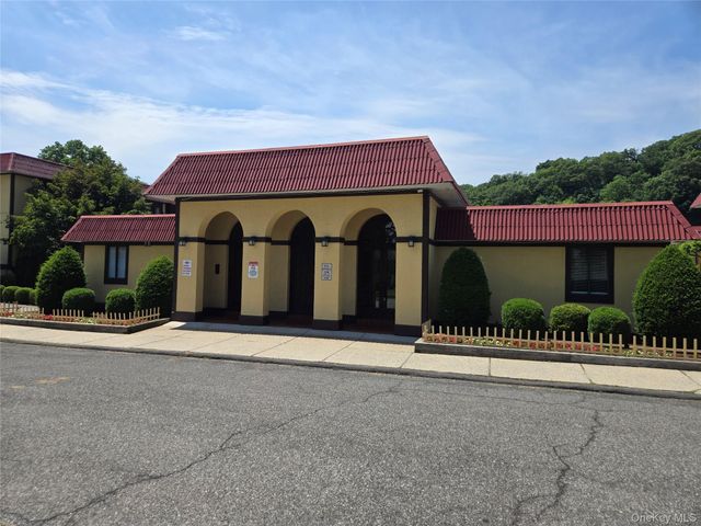 13 Granada Crescent 7, White Plains, NY 10603