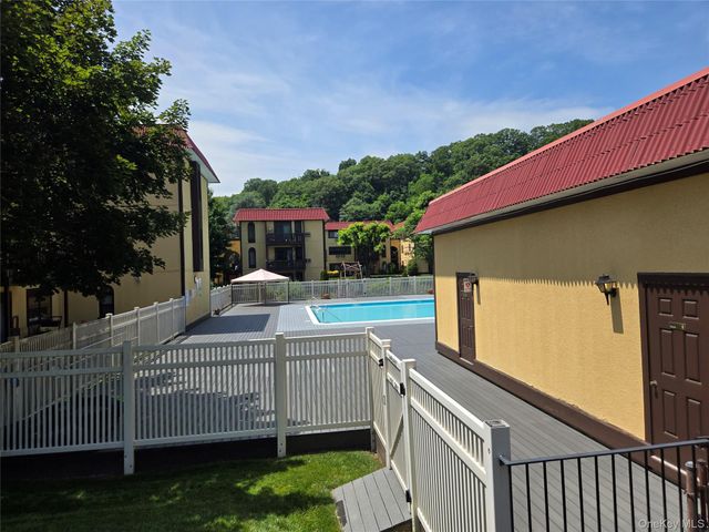 13 Granada Crescent 7, White Plains, NY 10603