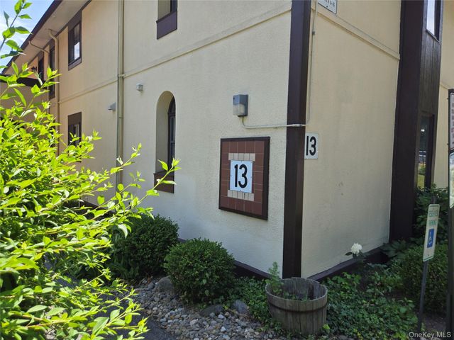 13 Granada Crescent 7, White Plains, NY 10603
