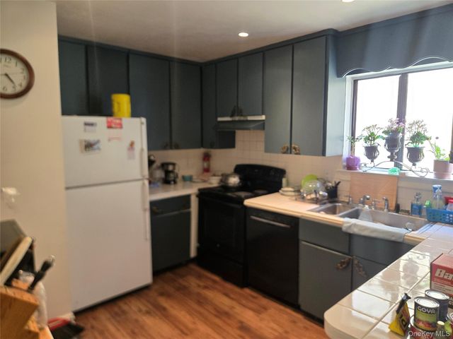13 Granada Crescent 7, White Plains, NY 10603