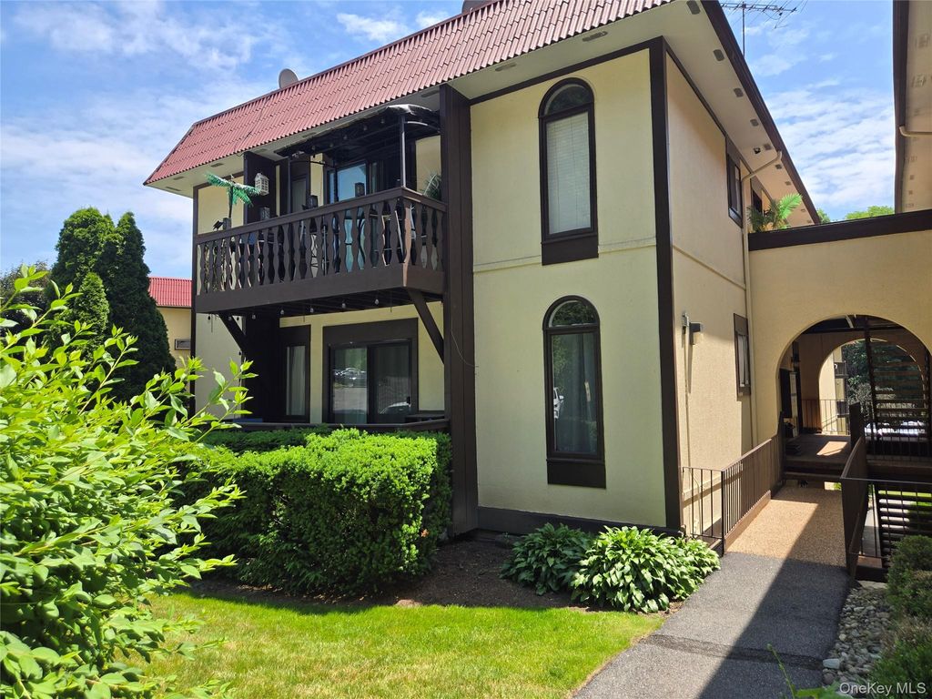 13 Granada Crescent 7, White Plains, NY 10603