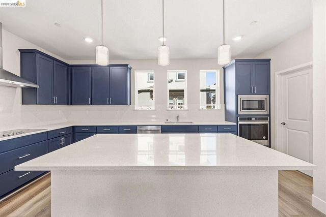 2825 Crusader ST, Alameda, CA 94501