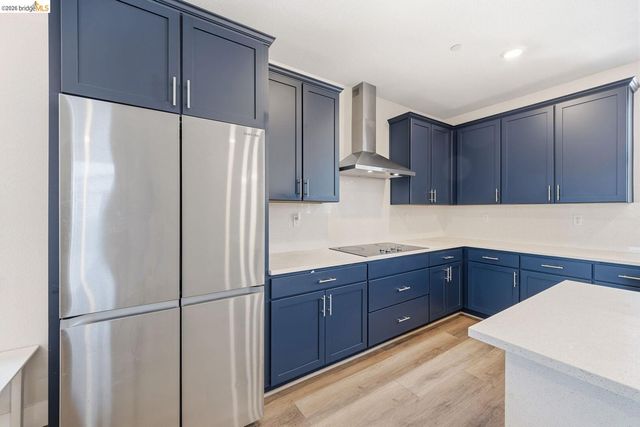 2825 Crusader ST, Alameda, CA 94501