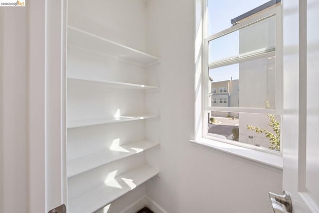 2825 Crusader ST, Alameda, CA 94501