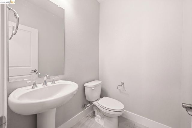 2825 Crusader ST, Alameda, CA 94501