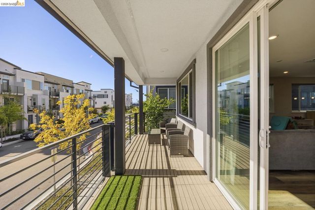 2825 Crusader ST, Alameda, CA 94501