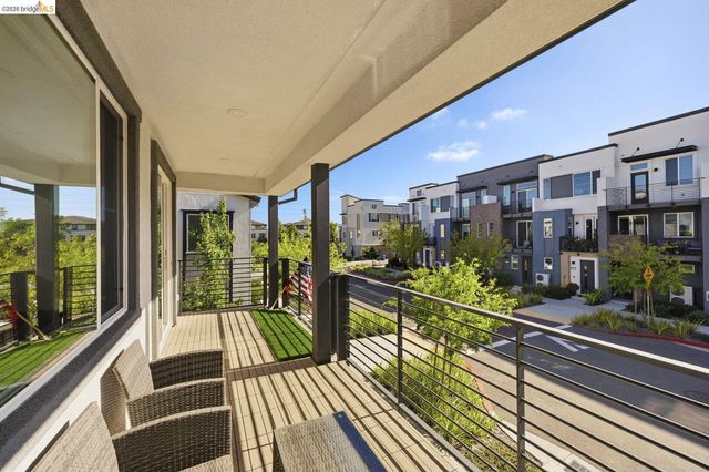 2825 Crusader ST, Alameda, CA 94501