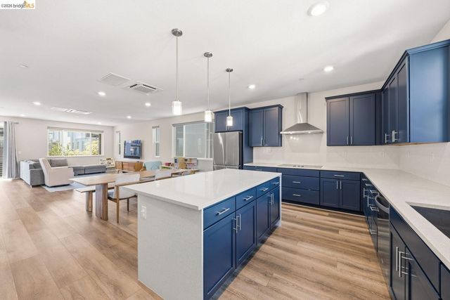 2825 Crusader ST, Alameda, CA 94501