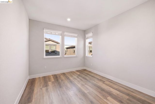 2825 Crusader ST, Alameda, CA 94501
