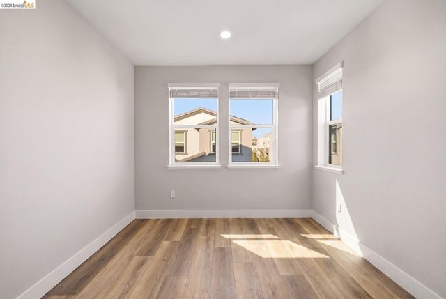 2825 Crusader ST, Alameda, CA 94501