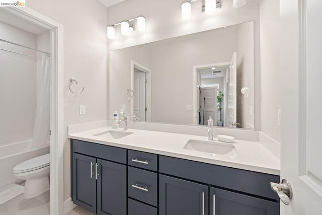 2825 Crusader ST, Alameda, CA 94501