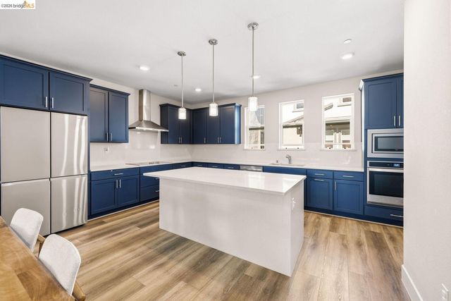 2825 Crusader ST, Alameda, CA 94501