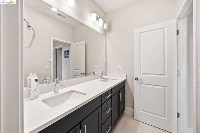 2825 Crusader ST, Alameda, CA 94501