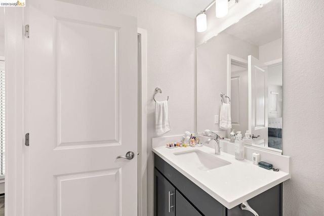 2825 Crusader ST, Alameda, CA 94501