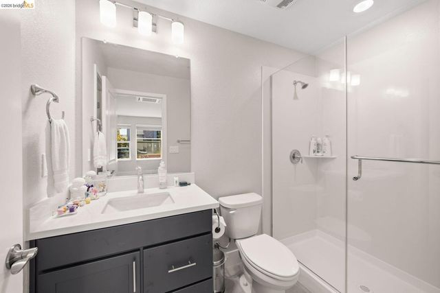 2825 Crusader ST, Alameda, CA 94501