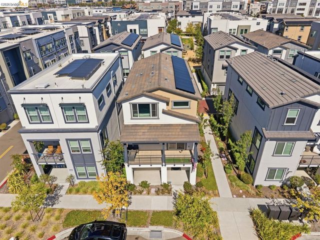 2825 Crusader ST, Alameda, CA 94501