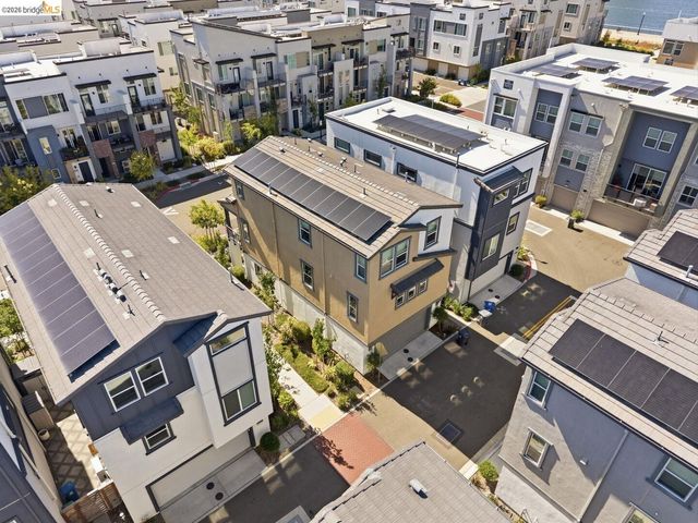 2825 Crusader ST, Alameda, CA 94501