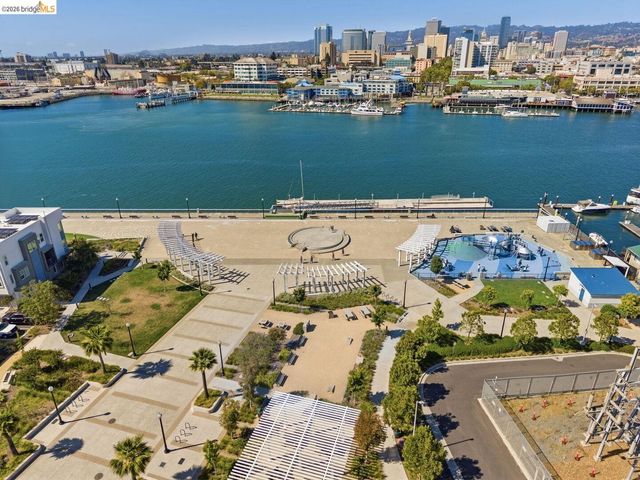 2825 Crusader ST, Alameda, CA 94501