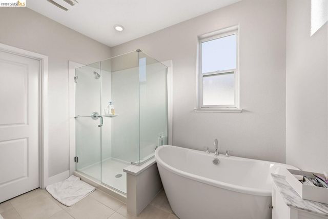 2825 Crusader ST, Alameda, CA 94501